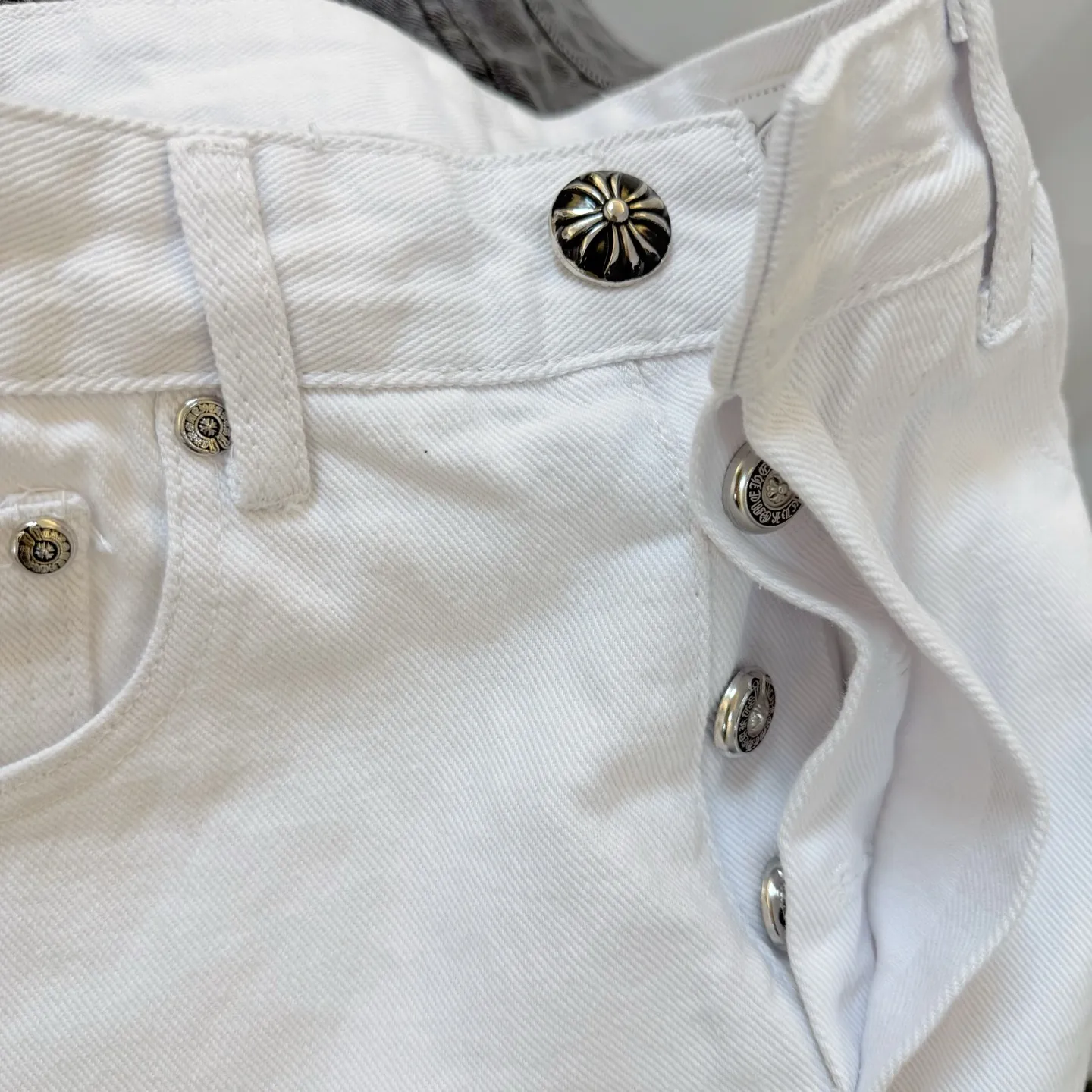 P260 Style number: D308 Chrome Hearts white striped jeans SIZE #28 30 32 34